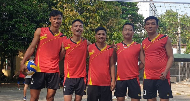 Niềm đam mê cháy bỏng của Thạch Đen bóng chuyền trên sân đấu