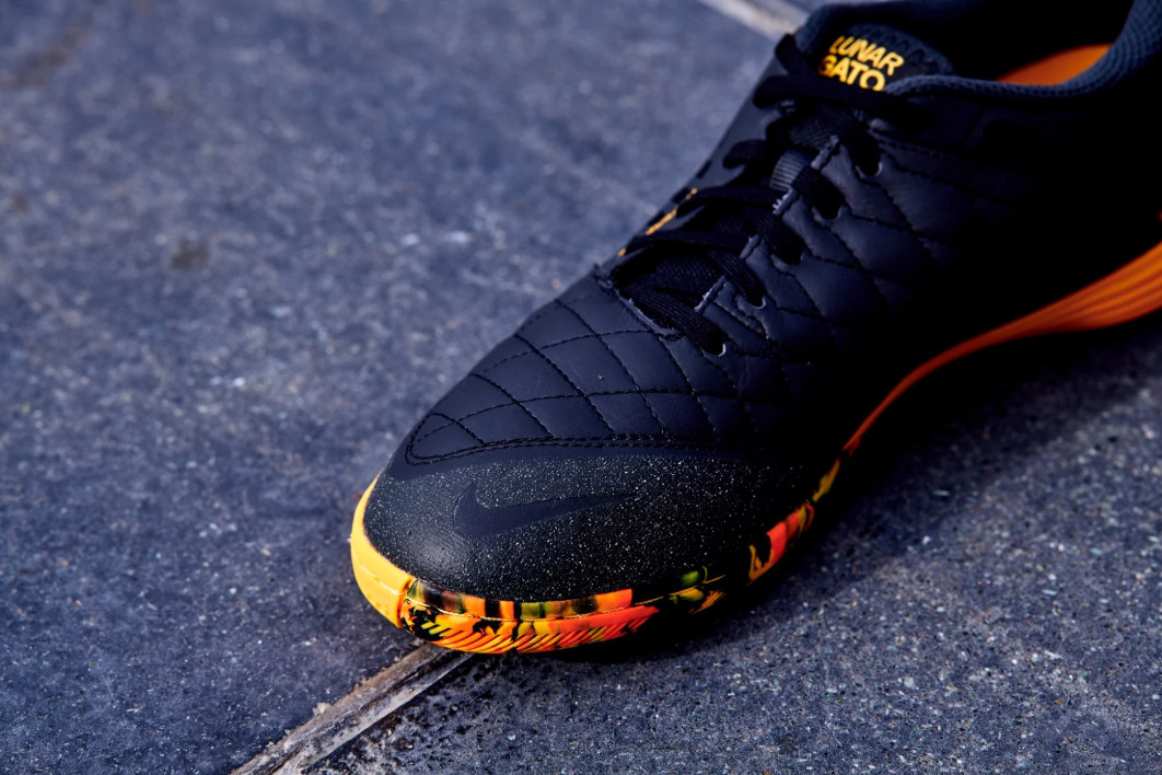 Nike LunarGato II Nightfall với công nghệ đệm Lunar