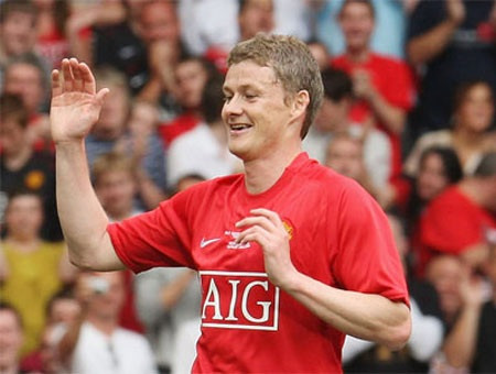 Ole Gunnar Solskjær trong màu áo Manchester United, siêu dự bị với cú hat-trick nhanh nhất