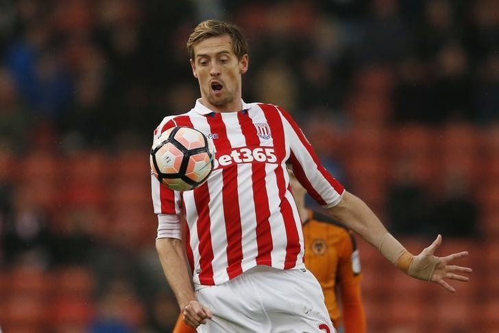 Peter Crouch, tiền đạo cao kều, là siêu dự bị hiệu quả trong không chiến