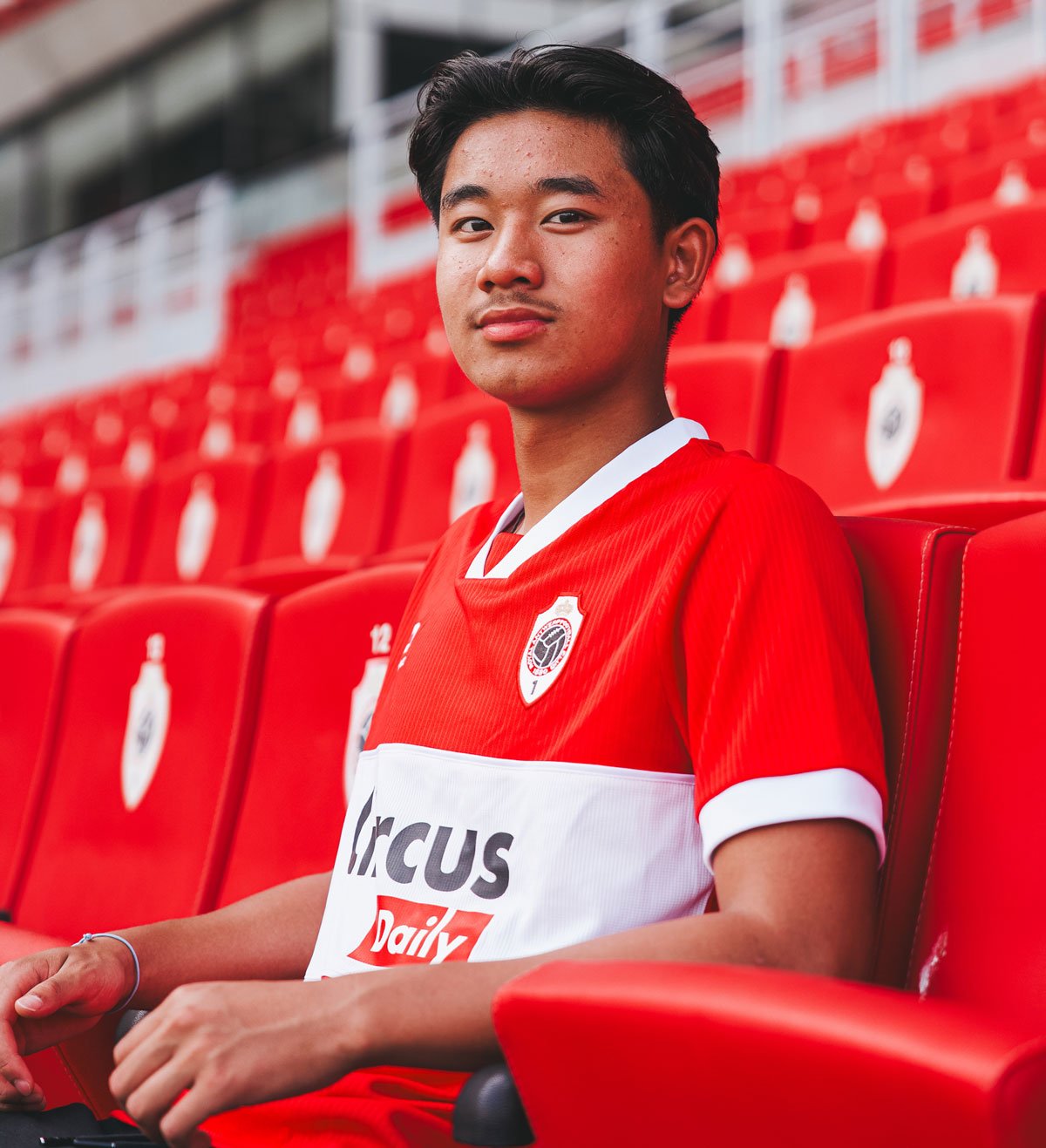 Phạm Anh Khôi ký hợp đồng chuyên nghiệp với câu lạc bộ bóng đá Royal Antwerp