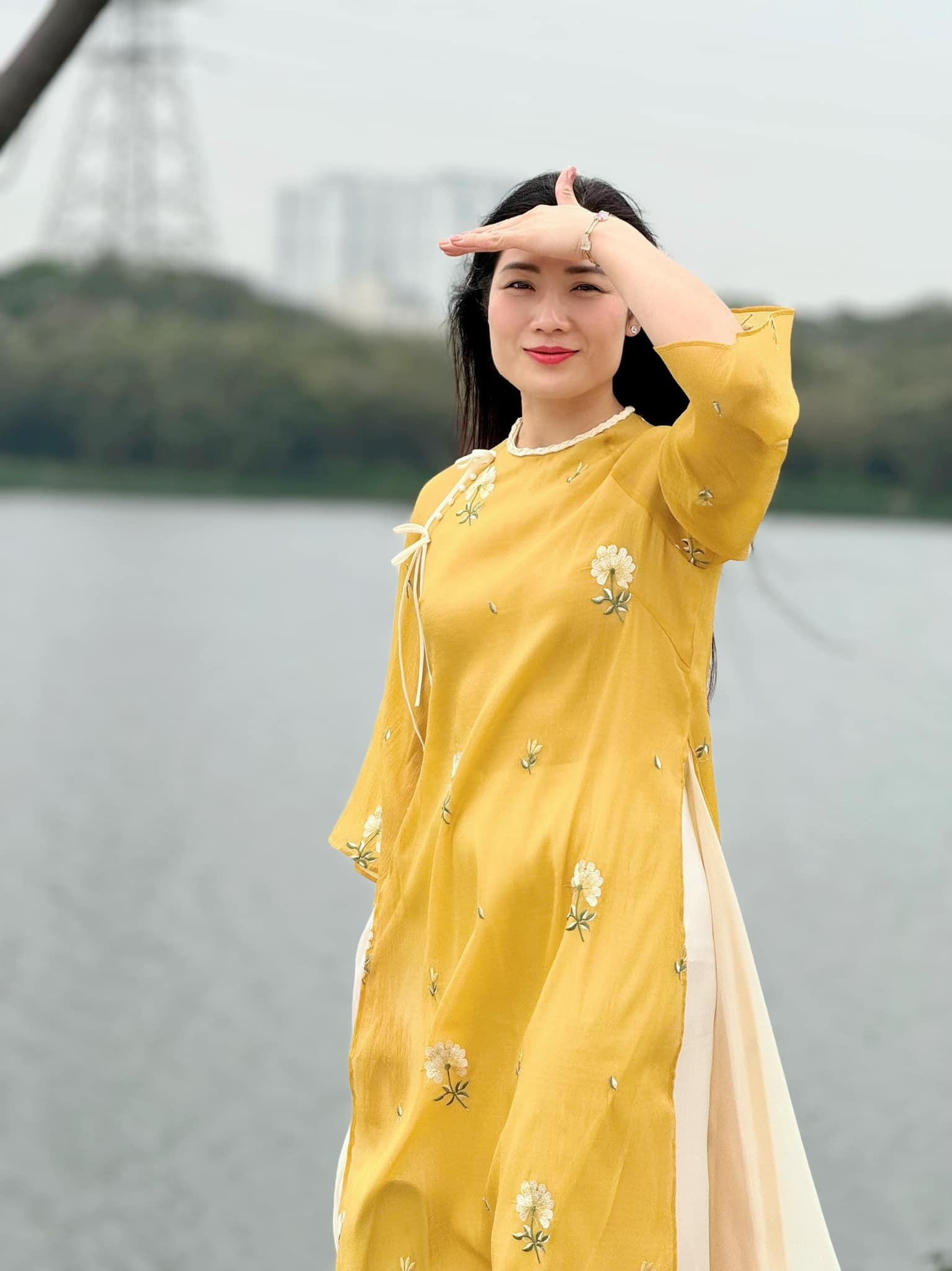 Phạm Thị Yến trong vai trò HLV phó của BTL Thông Tin, tiếp tục cống hiến cho bóng chuyền