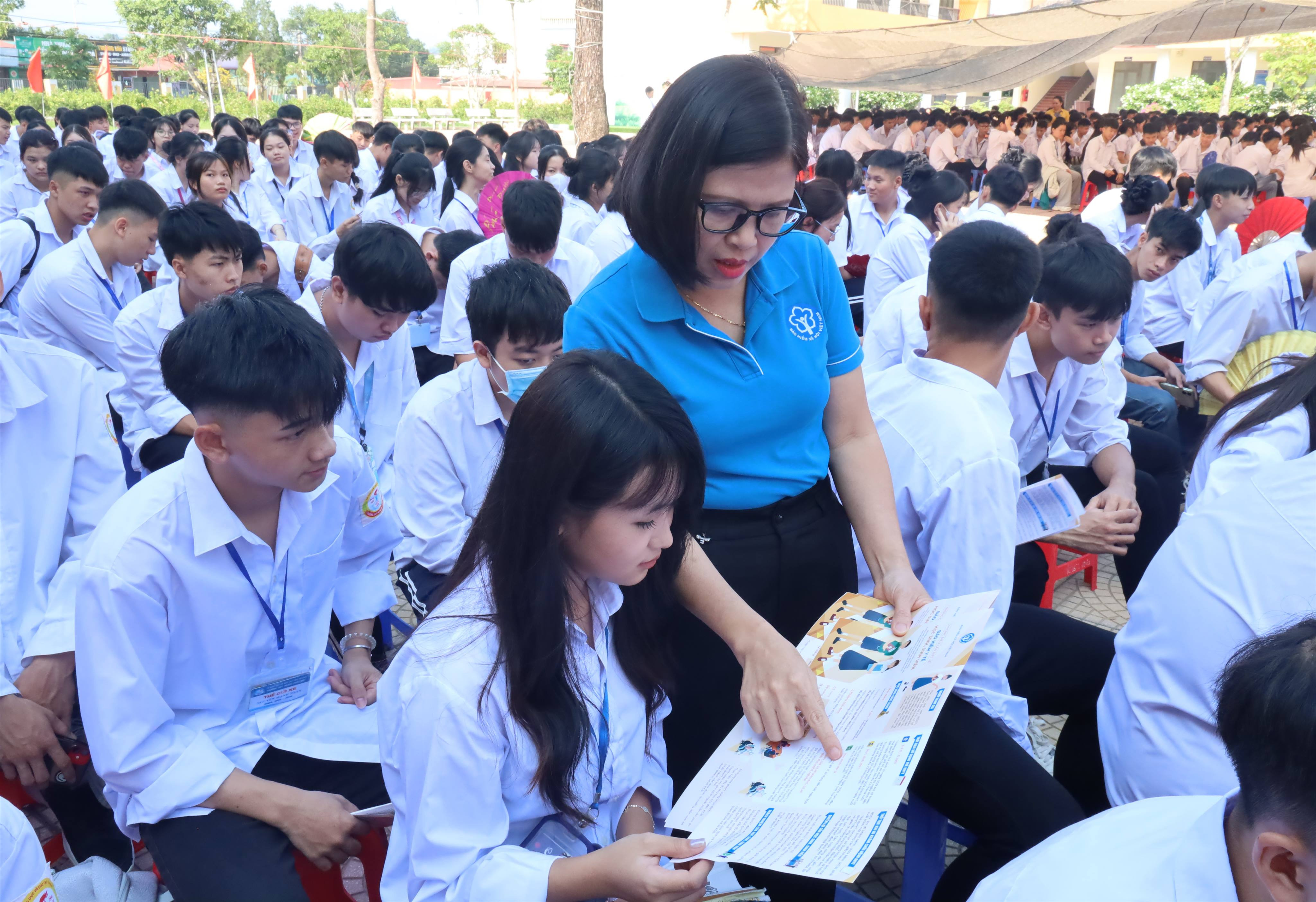 Phát biểu khai mạc VTV Cup 2023 với sự tham gia của đại diện ban tổ chức và các đội tuyển