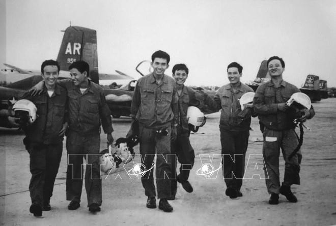 Phi đội Quyết Thắng anh dũng tại sân bay Thành Sơn chuẩn bị cho trận đánh sân đấu lịch sử Tân Sơn Nhất.