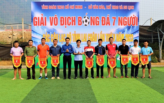 Phông nền giải bóng đá 7 người mang đậm không khí thi đấu sôi động