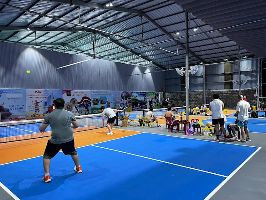 Sân Pickleball Nam Cần Thơ với hệ thống sân trong nhà hiện đại