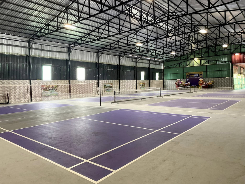 Sân Pickleball Nonstop rộng rãi, thoáng mát