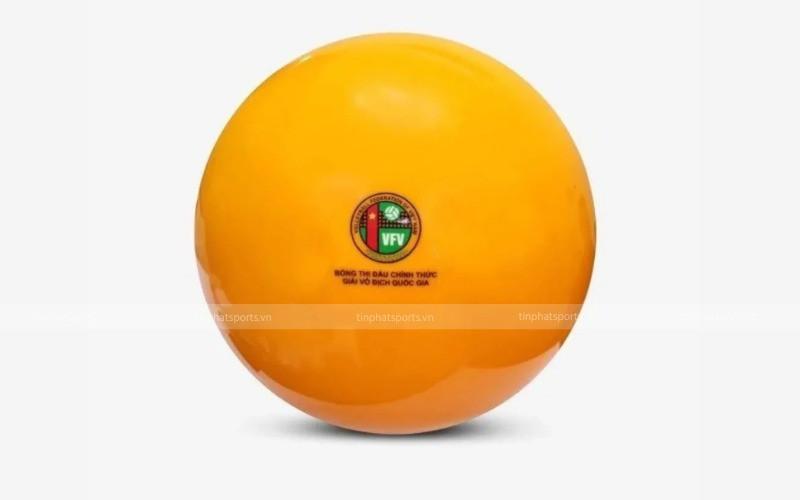 Quả bóng chuyền hơi đạt chuẩn về kích thước và chất liệu, thiết yếu cho luật đánh bóng chuyền hơi