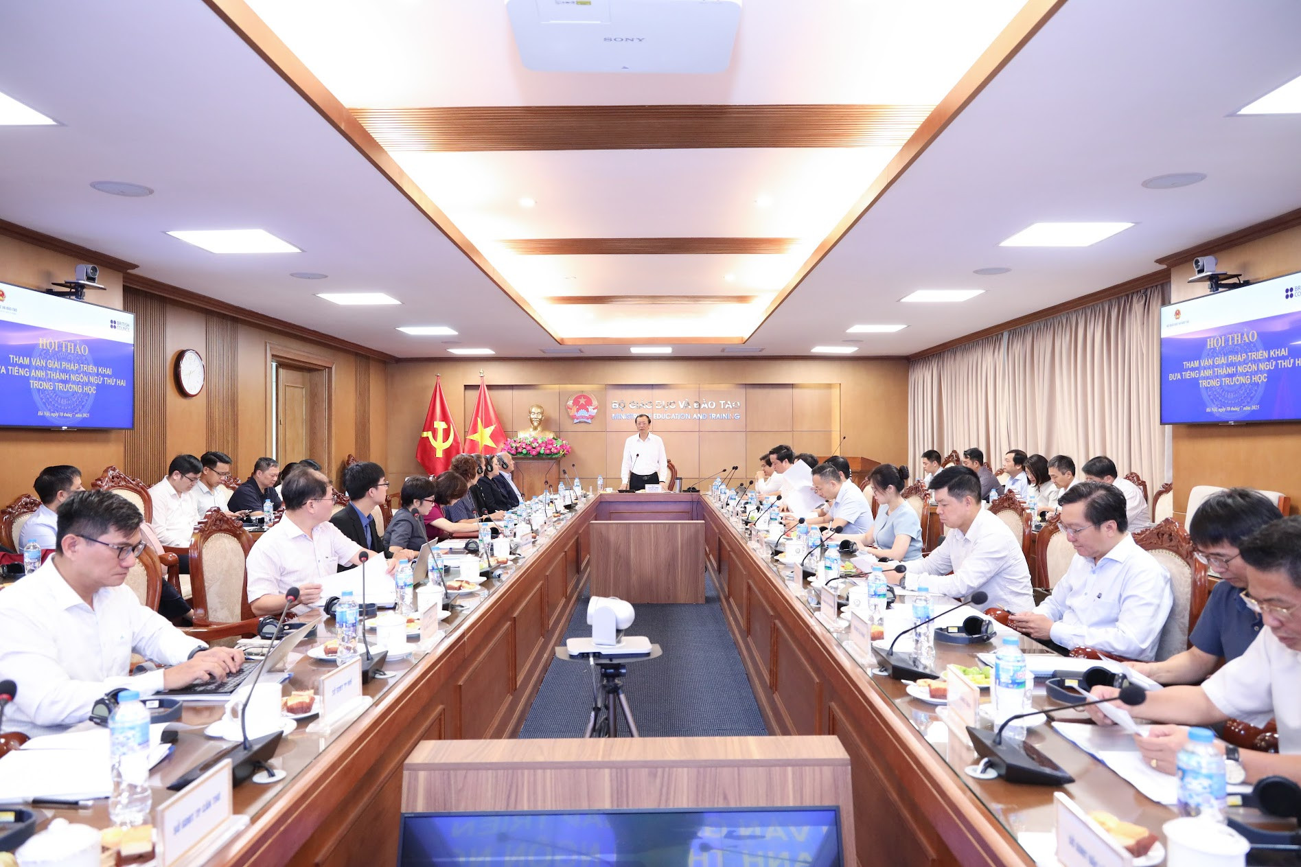 Quang cảnh hội thảo về phương pháp học tiếng Anh hiệu quả, thúc đẩy việc học tiếng anh qua bóng đá