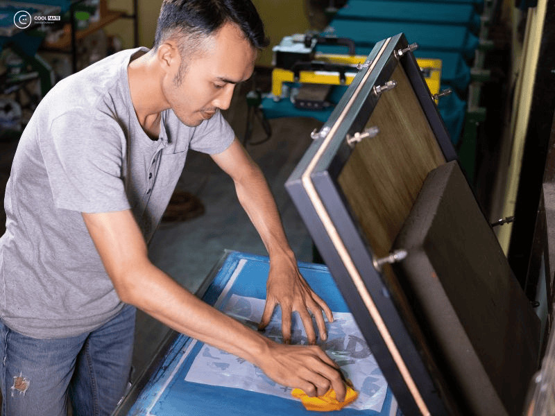 Quy trình in font áo bóng đá đẹp đòi hỏi kỹ thuật cao và sự tỉ mỉ