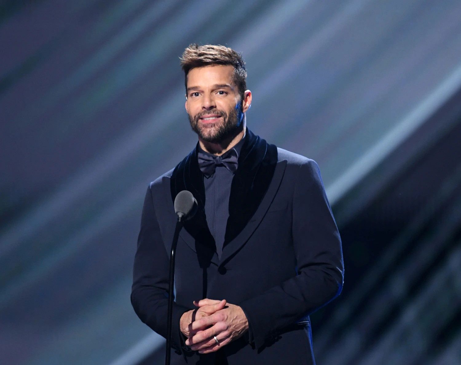 Ricky Martin biểu diễn bài hát bóng đá World Cup kinh điển &quot;La Copa De La Vida&quot; tại World Cup Pháp 1998
