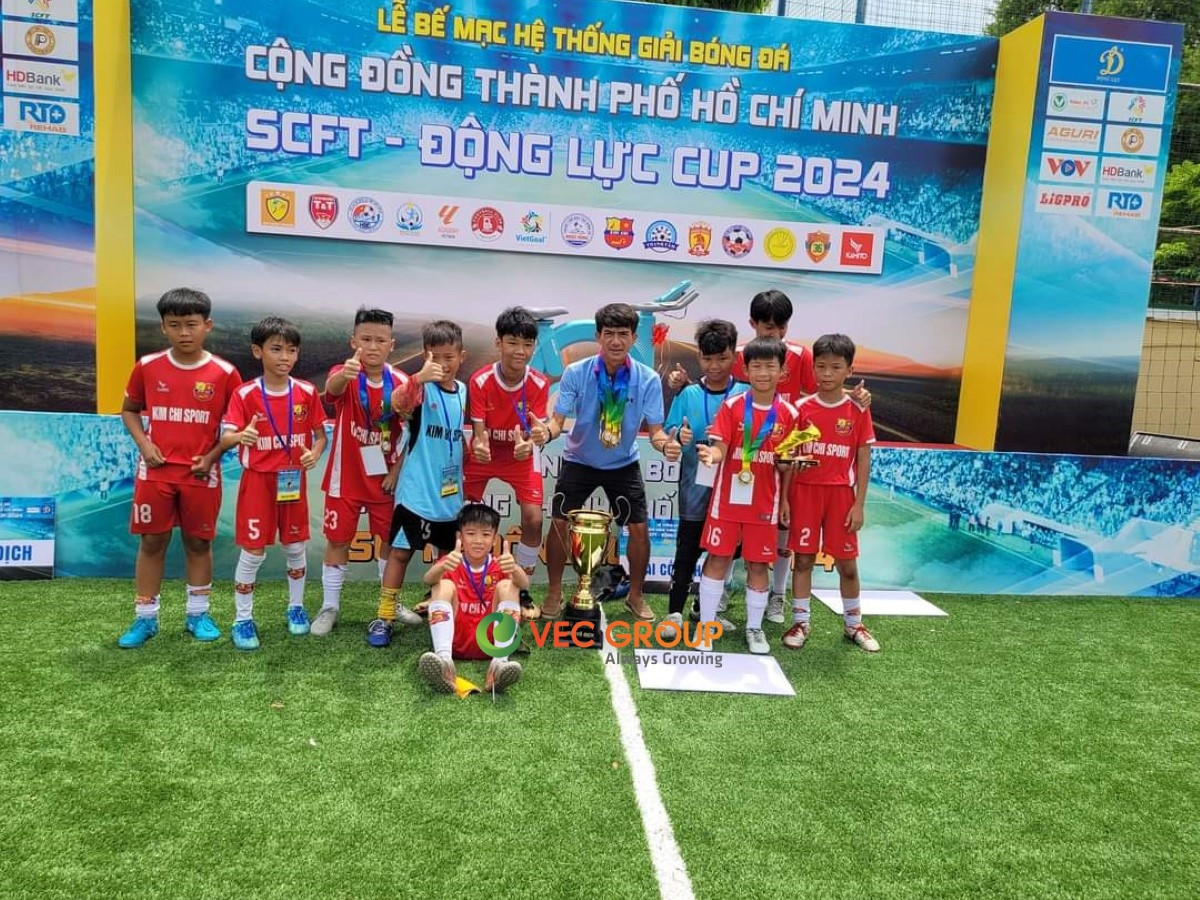 Sân bóng đá mini Phúc Yên với khung thành chắc chắn