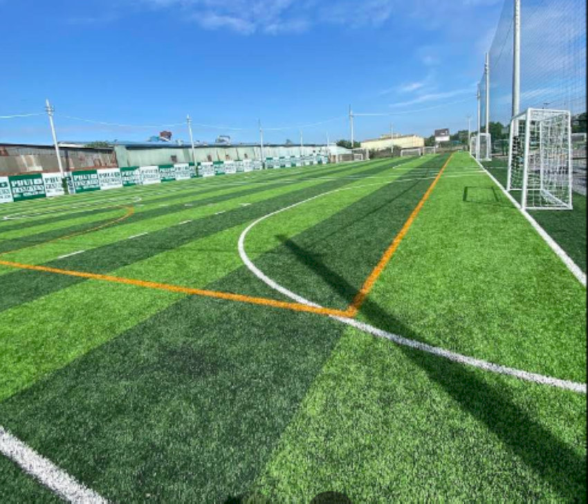 Sân bóng đá phủi Tân Uyên chất lượng cao với mặt cỏ nhân tạo được bảo dưỡng kỹ lưỡng