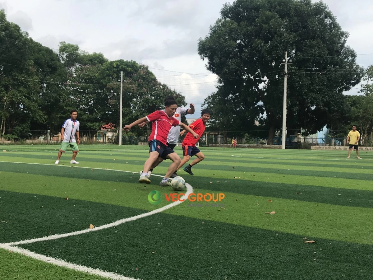 Bể bơi và khu vực sân bóng đá Xuân Thành