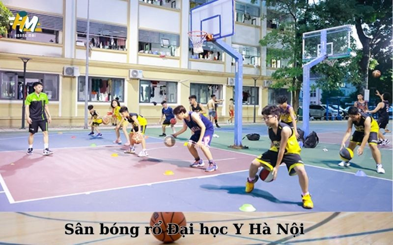 Sân bóng rổ Đại học Y Hà Nội với mặt sân chuyên dụng