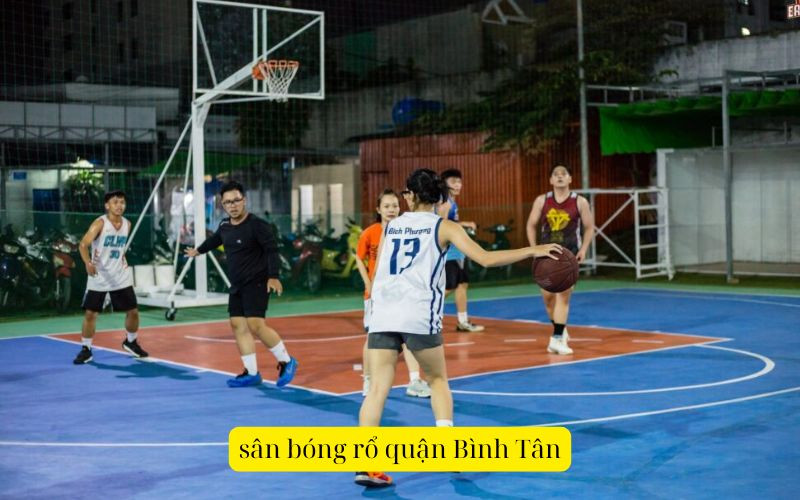 Sân bóng rổ tại Trung tâm Văn hóa Thể dục Thể thao Quận Bình Tân với cơ sở vật chất hiện đại, đáp ứng nhu cầu tập luyện và thi đấu