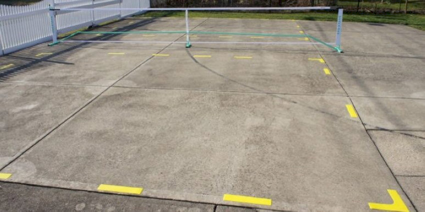 Sân pickleball bê tông ngoài trời cơ bản, một lựa chọn kinh tế khi xây dựng sân pickleball