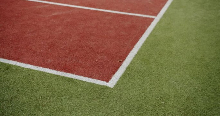 Sân pickleball trong nhà sử dụng thảm chuyên dụng, phù hợp cho sự kiện khi xây dựng sân pickleball