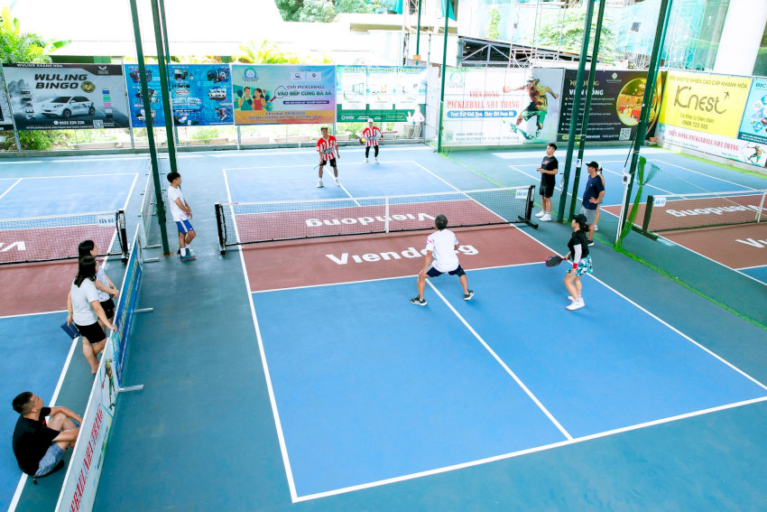 Cụm sân Viễn Đông Pickleball Nha Trang tọa lạc tại trung tâm thành phố