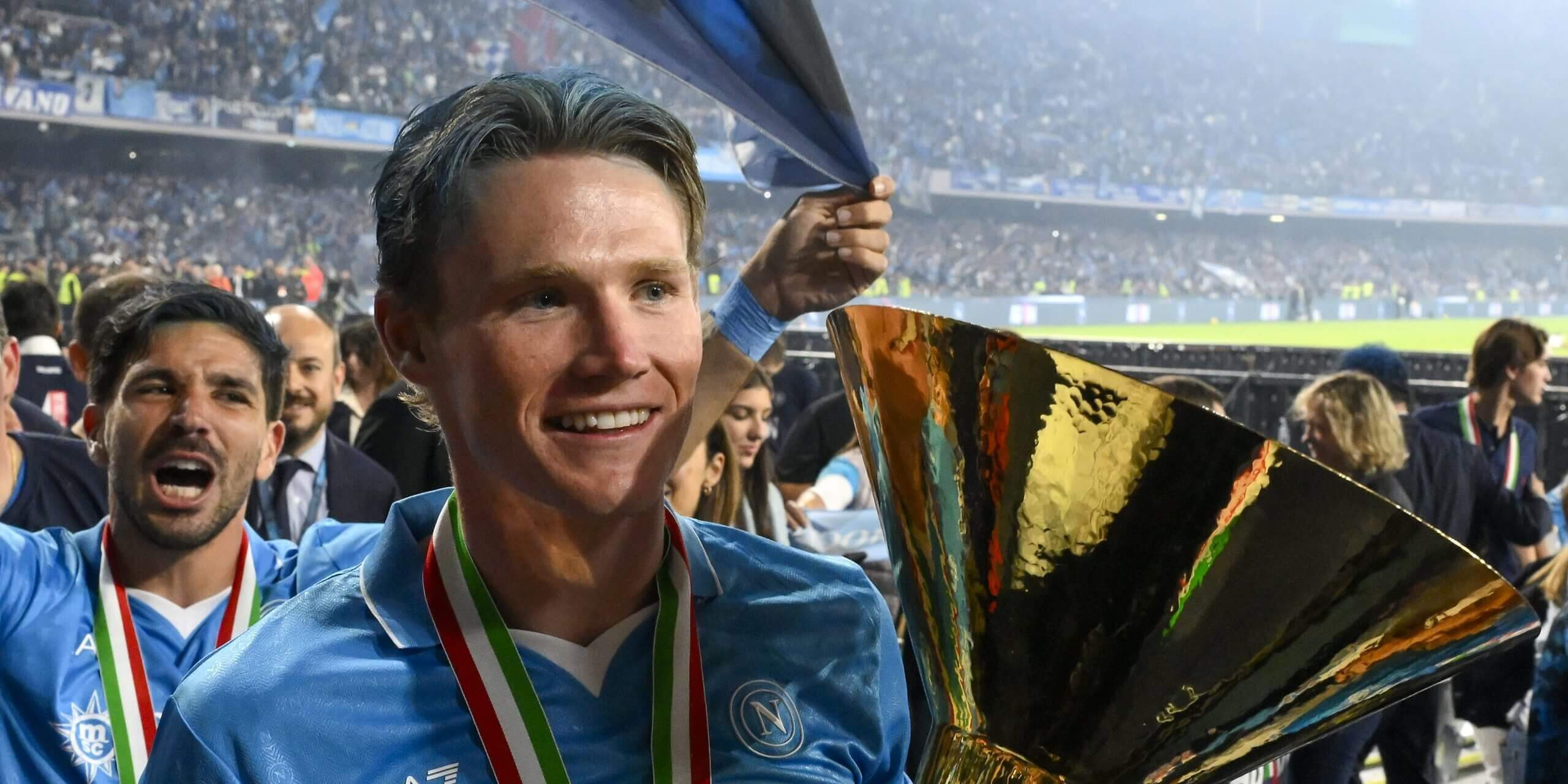 Scott McTominay ăn mừng chức vô địch Serie A cùng Napoli