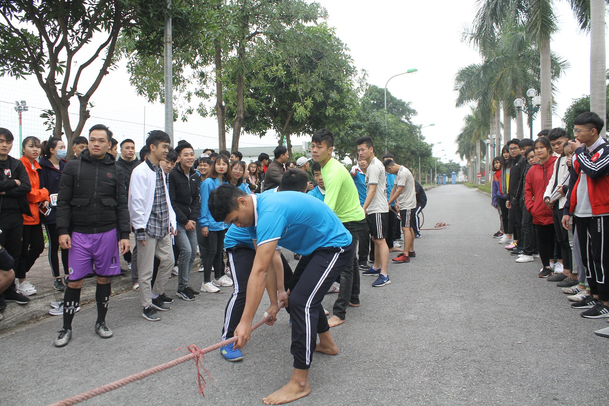 Sinh viên Đại học Thành Đô thi đấu kéo co, tăng cường gắn kết cộng đồng hỗ trợ câu lạc bộ bóng đá Thành Đô Dung Thành