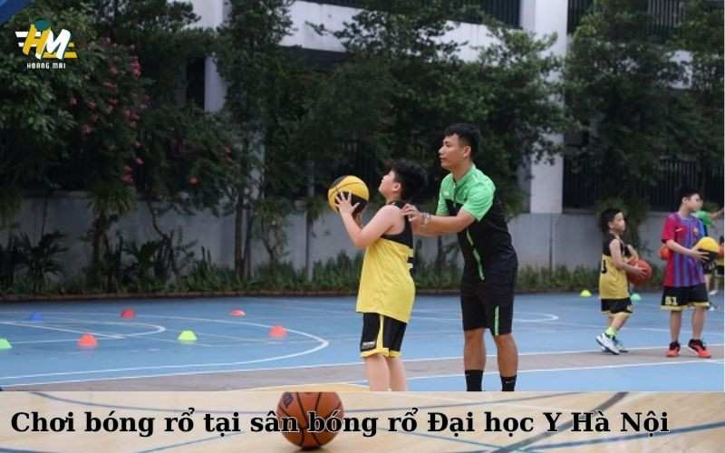 Sinh viên rèn luyện và thi đấu tại sân bóng rổ Đại học Y Hà Nội