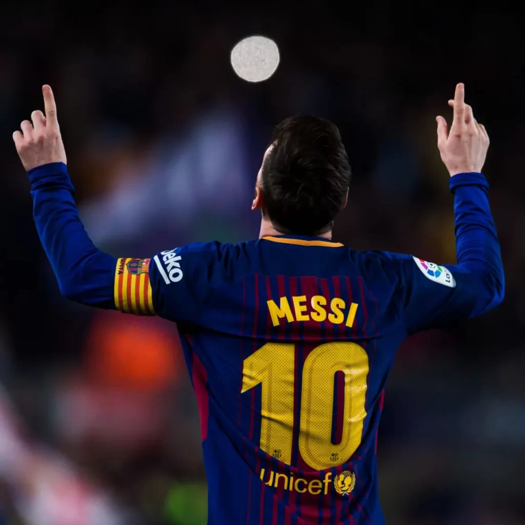 Cristiano Ronaldo trong chiếc áo cầu thủ bóng đá Juventus, một trong những số 7 vĩ đại.