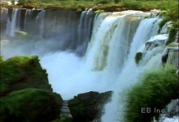 Thác Iguazú nhìn từ trên cao