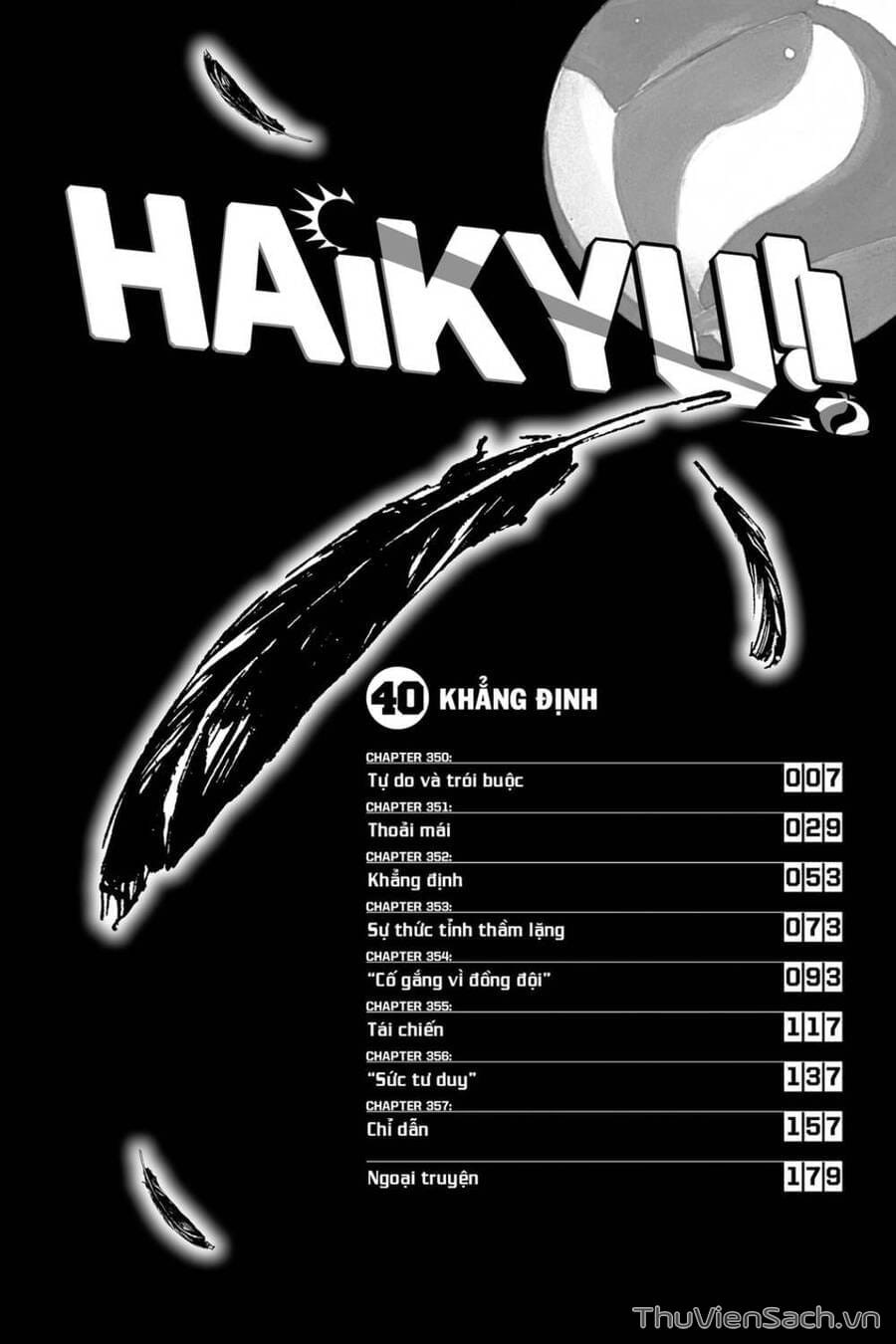 Thành viên đội Karasuno cùng nhau ăn mừng một điểm số quan trọng