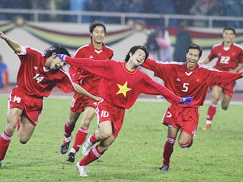 Thế hệ vàng của bóng đá Việt Nam tại SEA Games 22, những ngôi sao như Văn Quyến, Công Vinh làm rạng danh bóng đá nước nhà