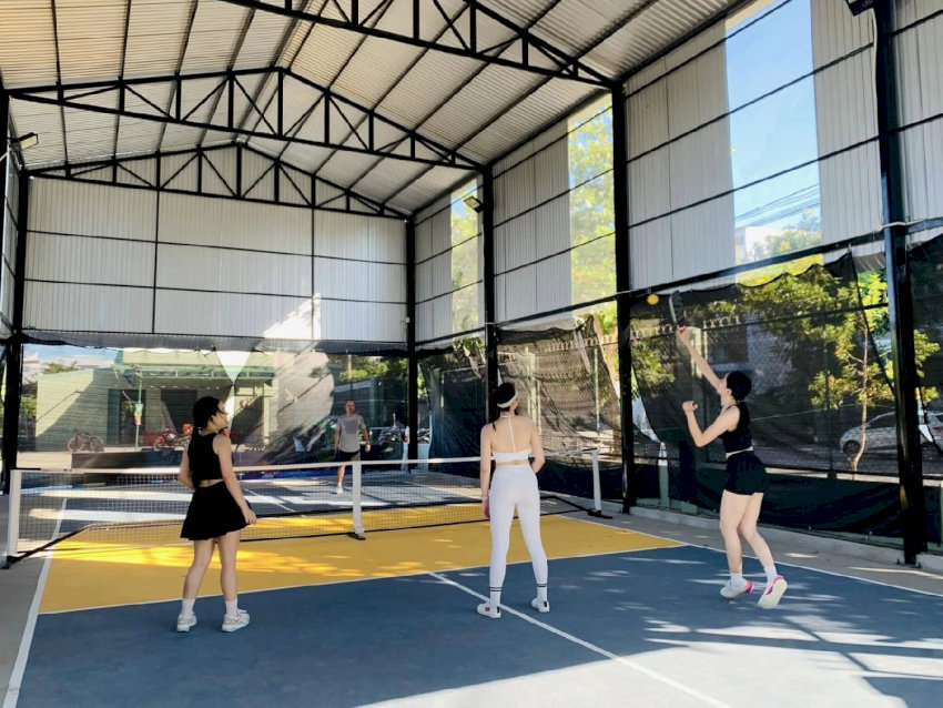Thép Việt Pickleball với không gian rộng rãi, nhiều sân đa dạng