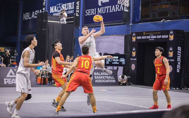Thi đấu bóng rổ đường phố 3x3 với mỗi đội 3 người