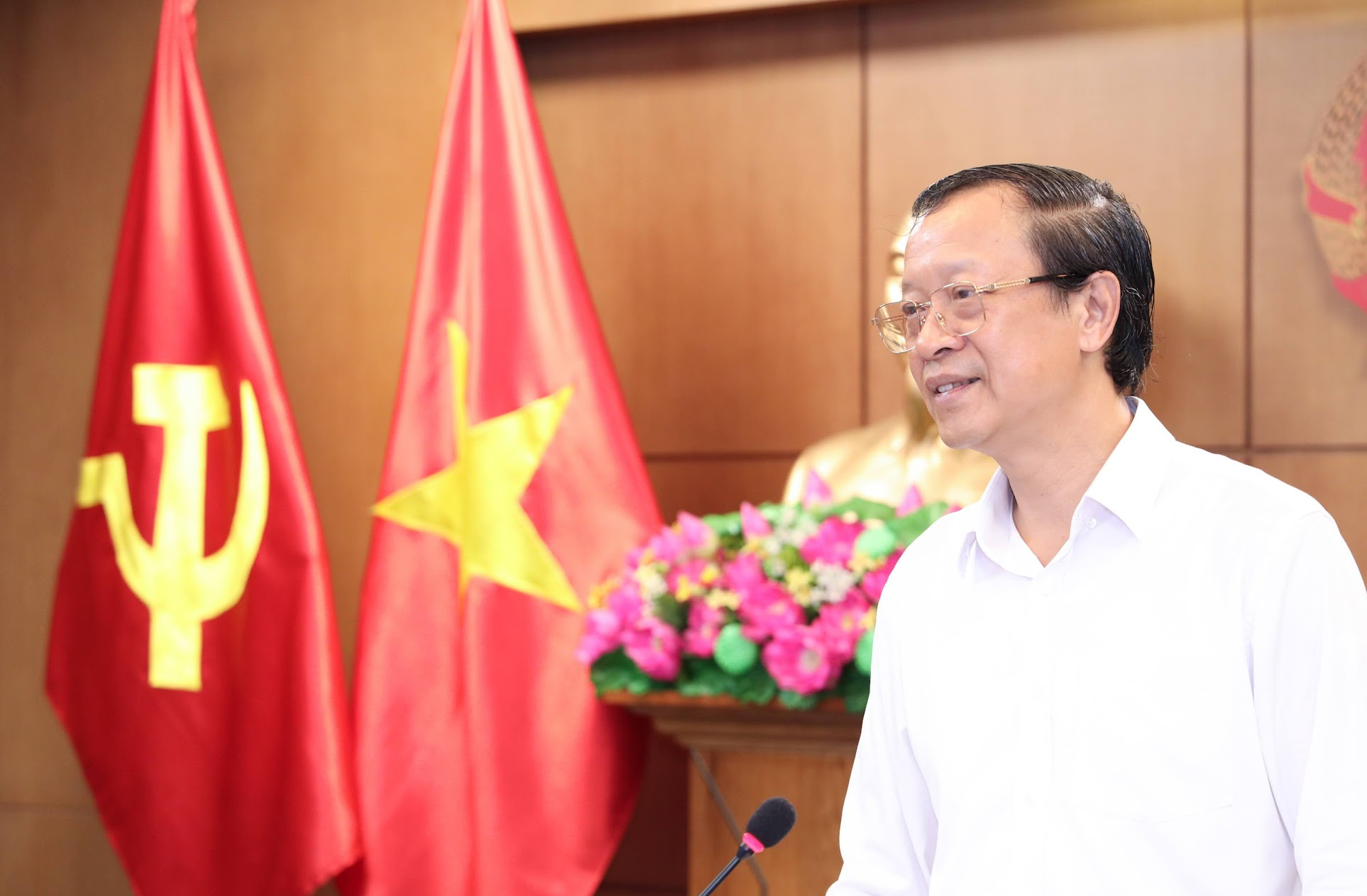 Thứ trưởng Thường trực Phạm Ngọc Thưởng phát biểu khai mạc hội thảo về tầm quan trọng của tiếng Anh trong giáo dục