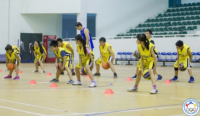 Thực hành bài tập đập bóng hình chữ V để cải thiện kiểm soát bóng