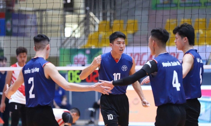 Pha tấn công mạnh mẽ của cầu thủ bóng chuyền, biểu trưng cho nỗ lực không ngừng nghỉ trong mọi môn thể thao, từ bóng chuyền đến các giải đấu có kết quả bóng đá ngày 30 11.