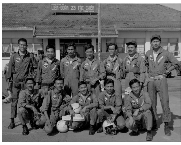Tinh thần đồng đội: Các phi công trong đội hình gợi nhớ về sự gắn kết, ăn ý của vua bóng chuyền phần 3 và những đồng đội xuất sắc đã cùng anh tạo nên lịch sử