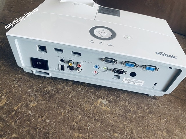 Tình trạng gần như mới của máy chiếu Vivitek DX831 được thanh lý, minh chứng cho chất lượng khi chọn mua máy chiếu xem bóng đá đã qua sử dụng