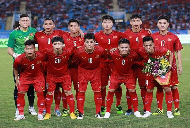 Tổng quan một đội bóng đá có bao nhiêu người trên sân thi đấu chính thức theo quy định FIFA
