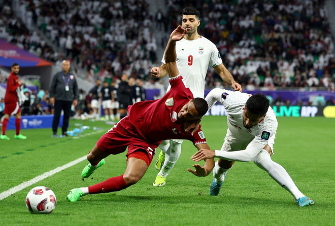Trận đấu nảy lửa giữa Iran và Qatar, hai cường quốc bóng đá châu Á, trong lượt đấu vòng loại World Cup 2026
