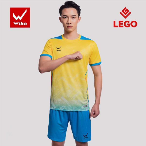 Trang phục thi đấu Wika LEGO màu vàng rực rỡ, biểu tượng của sự năng động.