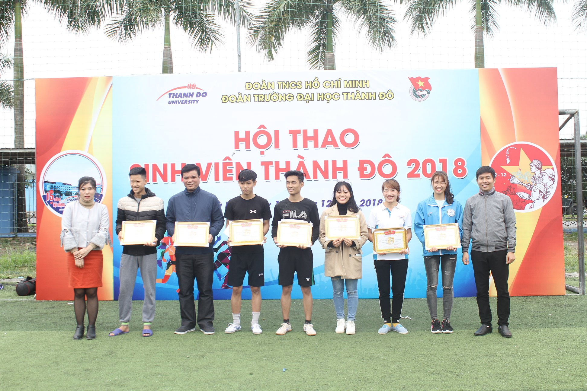 Trao giải Nhì tại Hội thao Sinh viên Đại học Thành Đô, tôn vinh thành tích thể thao của sinh viên và câu lạc bộ bóng đá Thành Đô Dung Thành
