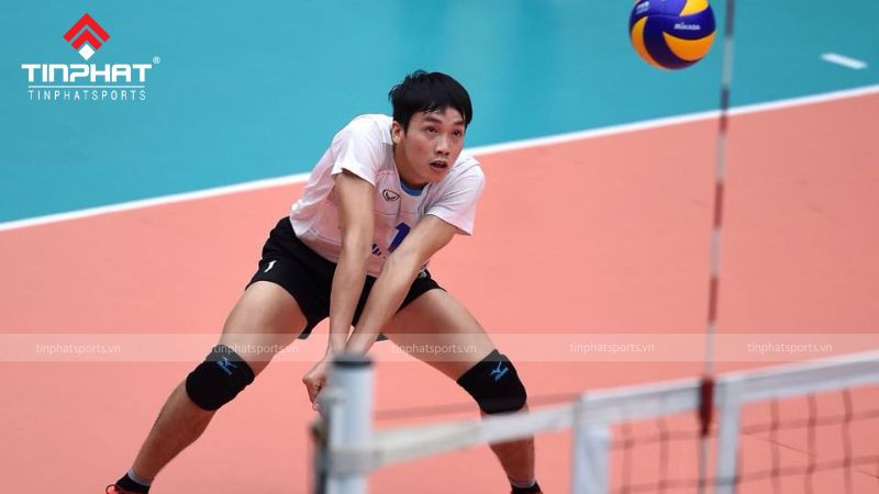 Tư thế chuẩn bị hoàn hảo của chuyền 2 trong bóng chuyền trước khi tiếp xúc bóng