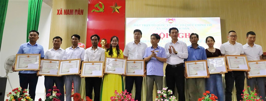 Tuyên dương các cá nhân điển hình