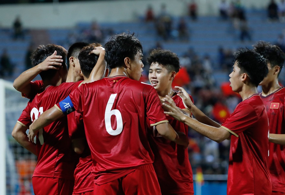 U17 Việt Nam tham gia tập huấn và thi đấu giao hữu với U17 Oman trên đất Oman.