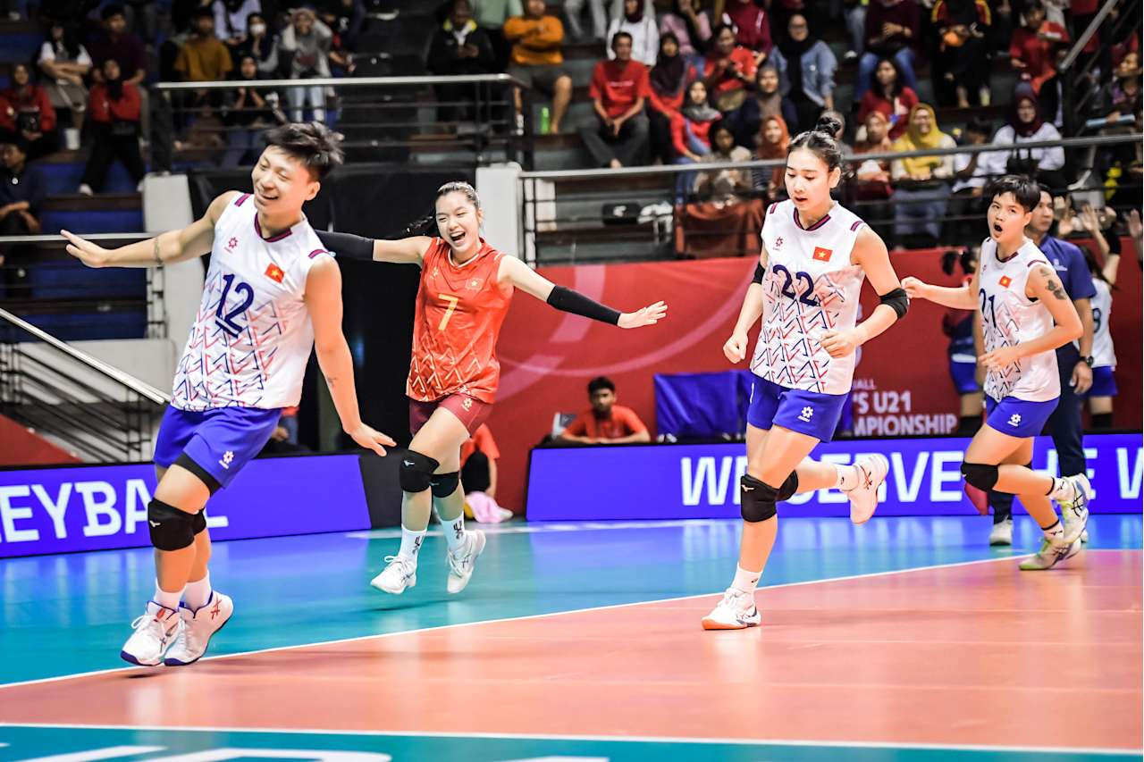 U21 Việt Nam trong một trận đấu căng thẳng với đối thủ