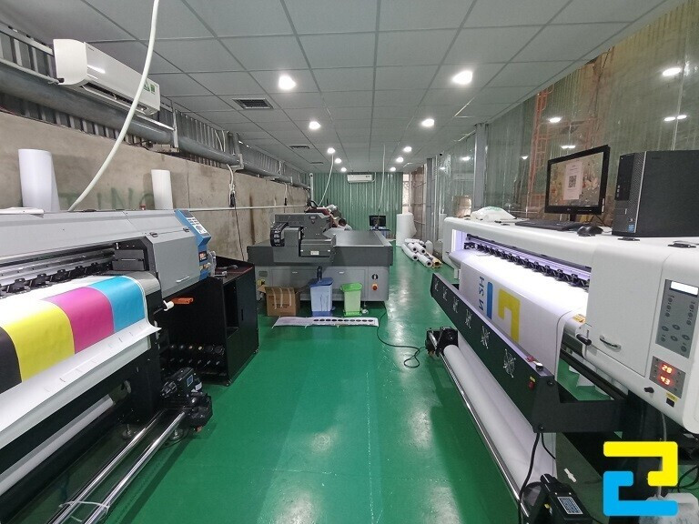 Ứng dụng công nghệ in kỹ thuật số tiên tiến để tạo ra phông nền giải bóng đá với màu sắc sống động và độ sắc nét cao