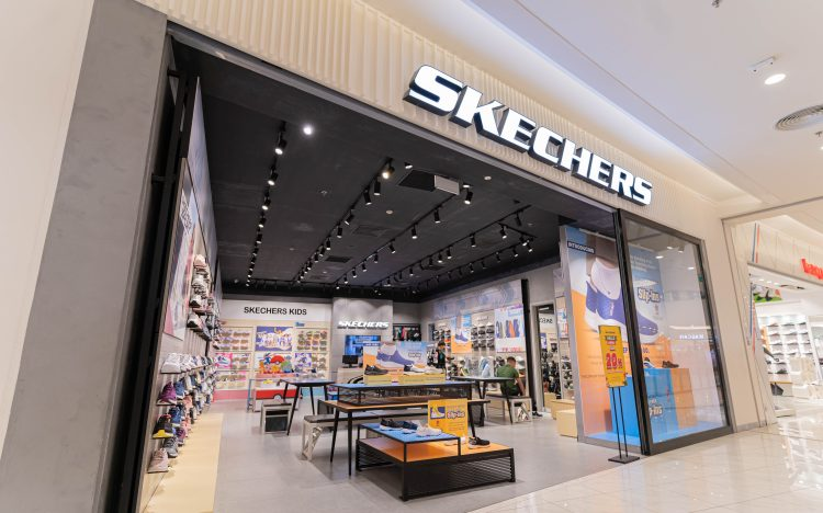 Giày thể thao Skechers êm ái cho cả gia đình tại Aeon Mall Hà Đông