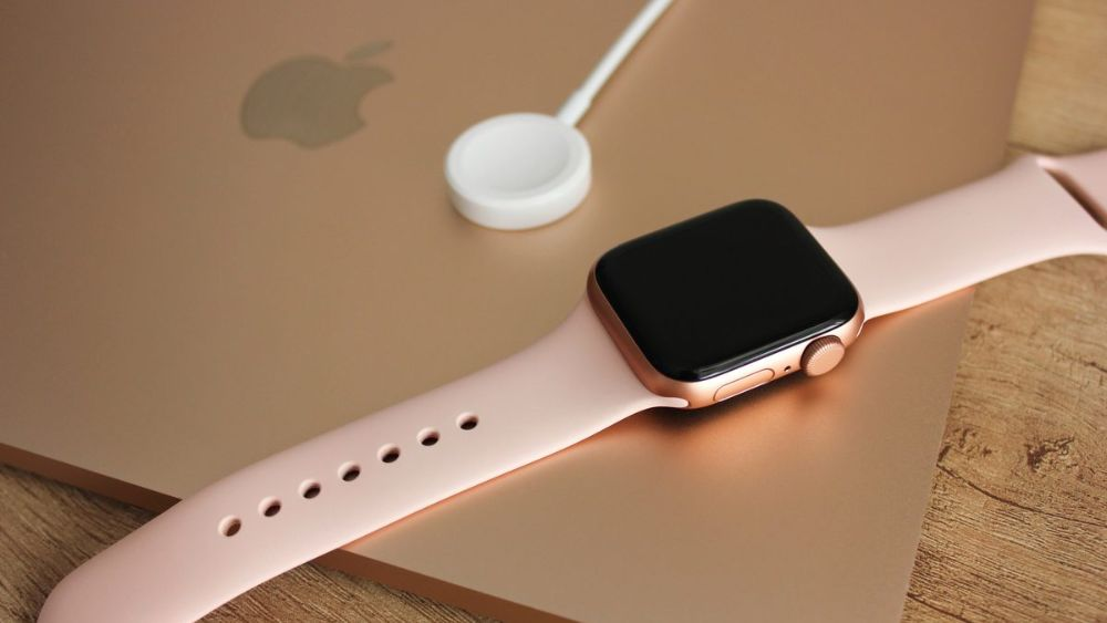 Đồng hồ thông minh Apple Watch là quà tặng sinh nhật cho nữ hiện đại và tiện ích