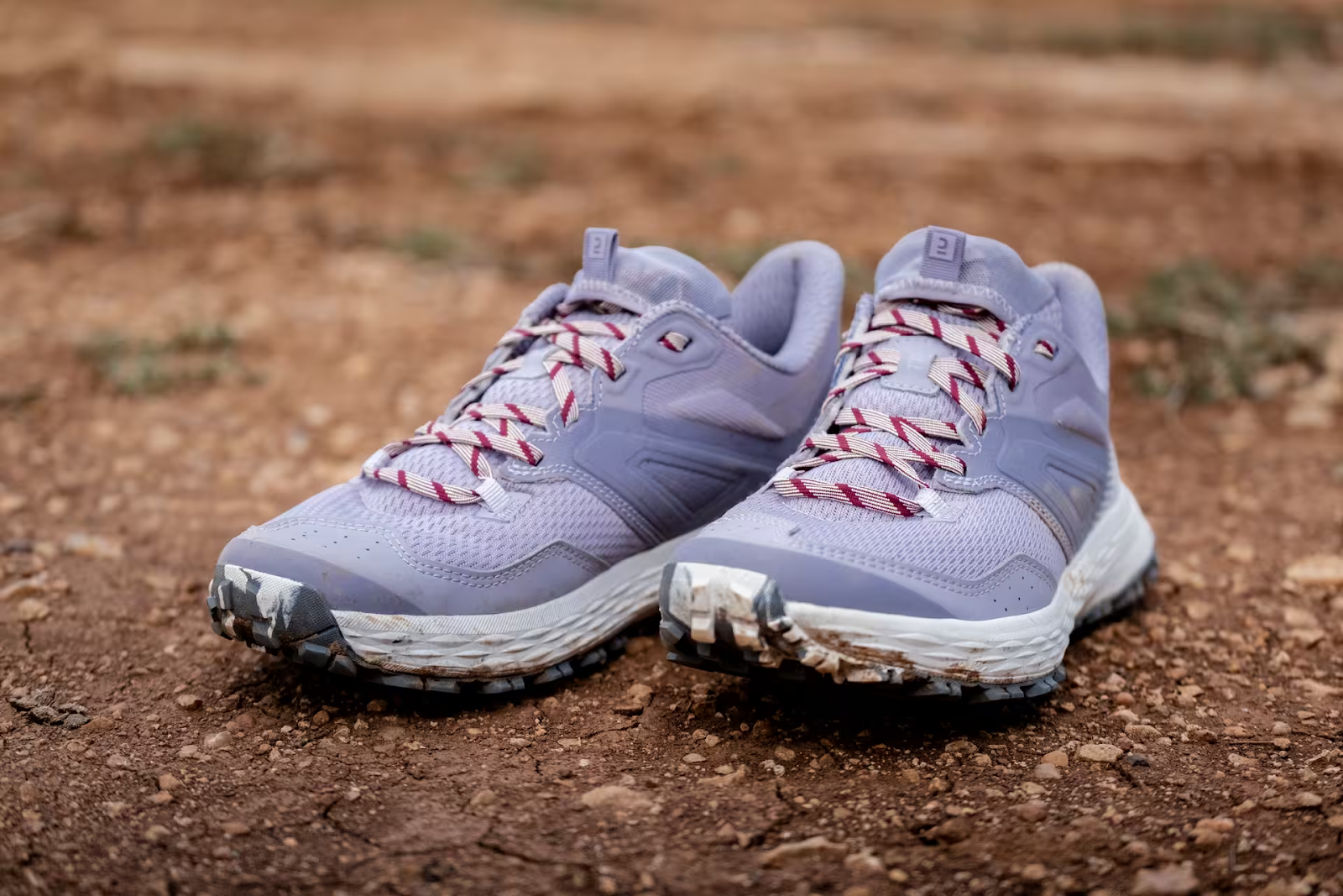 Giày chạy bộ trail nữ từ Decathlon là quà tặng sinh nhật cho nữ mê thể thao