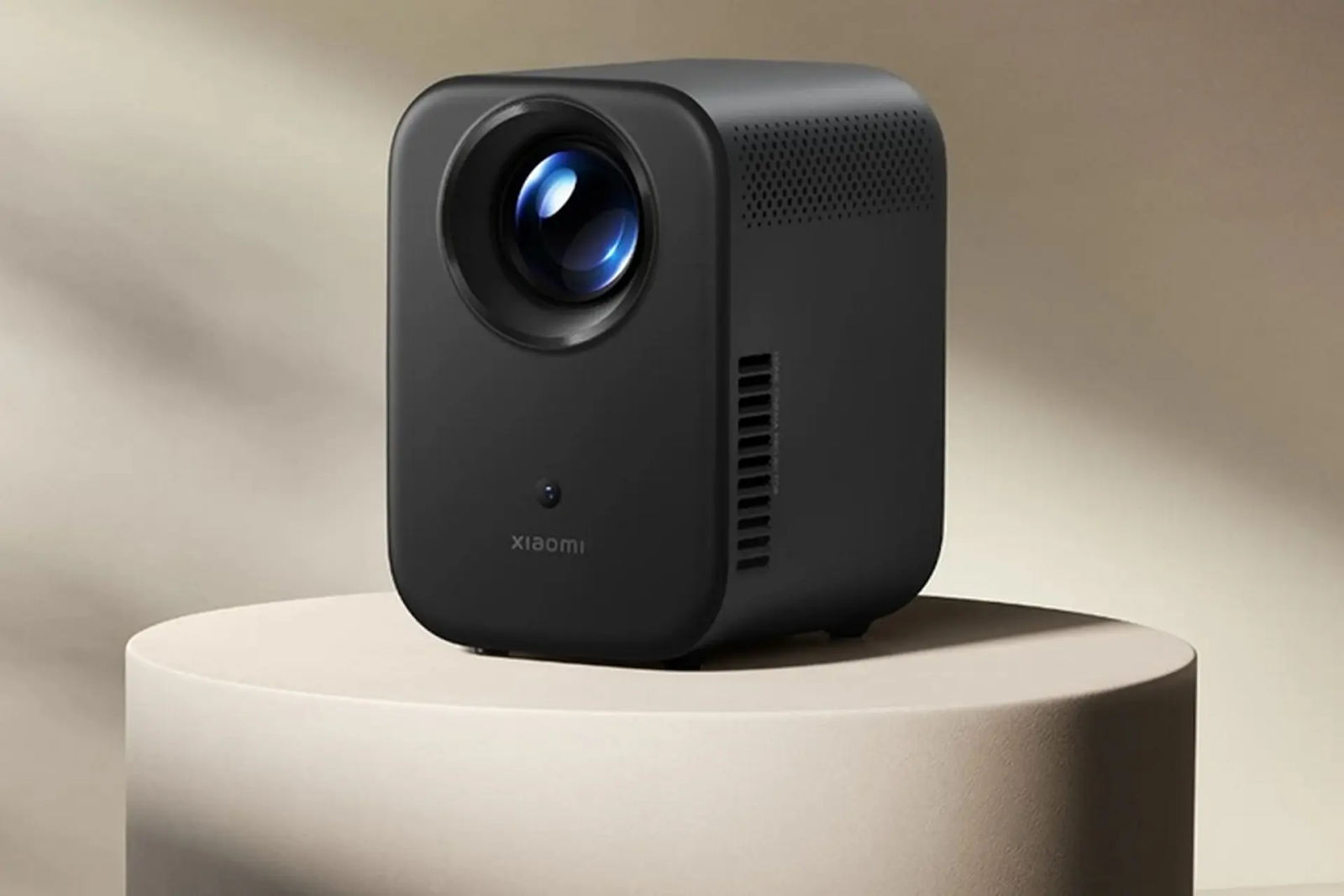 Máy chiếu mini, quà tặng giải trí độc đáo cho nam 30 tuổi